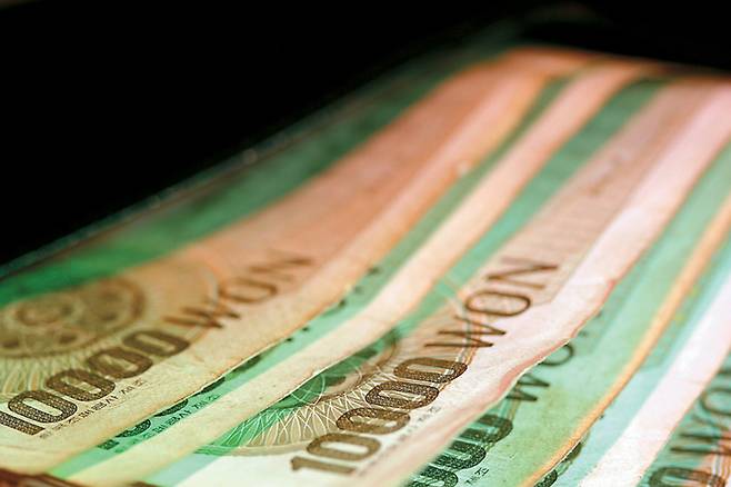 은퇴 세대에서 레버리지 투자 손실률이 높게 나타나며 금융 생활 전반으로 충격이 확산될 수 있다는 우려가 제기된다. 게티이미지