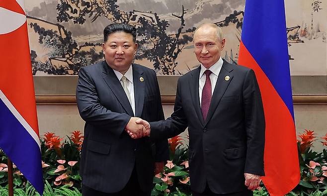 김정은 북한 국무위원장(왼쪽)과 블라디미르 푸틴 러시아 대통령. 평양 조선중앙통신=연합뉴스