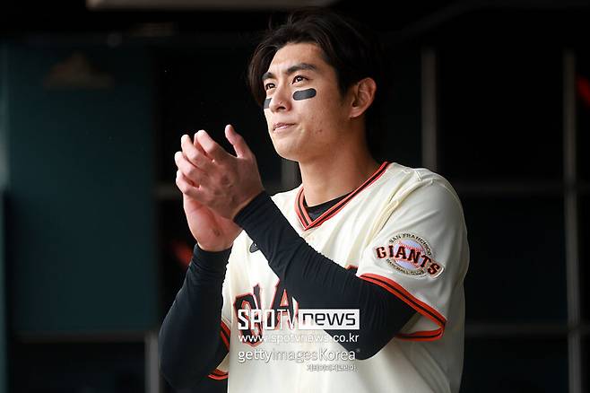 ▲ 더그아웃에서 동료들을 응원하는 샌프란시스코 이정후.