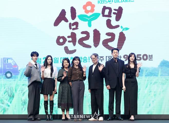 배우 이진우, 최규리, 남권아, 최연수 감독, 배우 이서환, 박성웅, 이수경이 25일 서울 구로구 디큐브시티 더세인트에서 진행된 KBS 2TV 드라마 '심우면 연리리' 제작발표회에 참석해 포즈를 취하고 있다. /2026.03.25 /사진=김휘선 hwijpg@