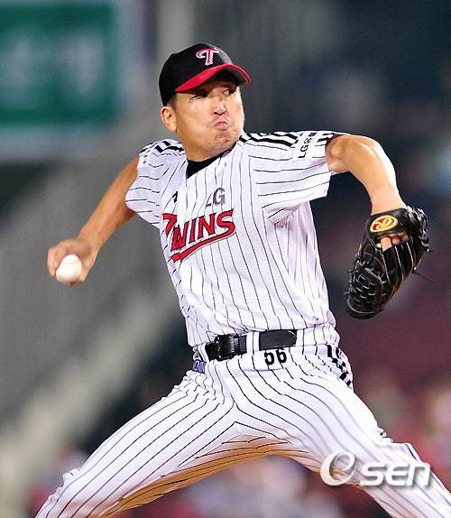 2010시즌 LG 소속이었던 오카모토.