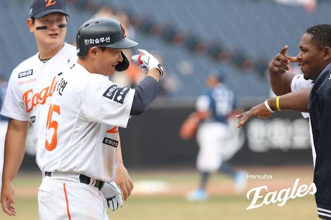 한화 이글스 김태연이 24일 대전 한화생명 볼파크에서 열린 2026 KBO 시범경기 최종전에서 NC 다이노스를 상대로 9회말 2아웃에 결승 역전 끝내기 2점 홈런을 기록했다. 사진 한화 이글스