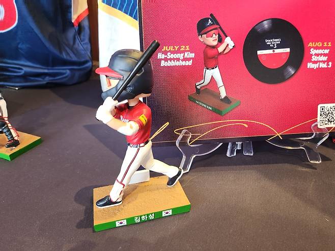 애틀랜타 브레이브스가 공개한 김하성 한글 인형 (애틀랜타=연합뉴스) 이종원 통신원 = 미국 프로야구 메이저리그(MLB) 애틀랜타 브레이브스가 24일(현지시간) 시즌 개막을 앞두고 김하성 인형을 공개했다. 한글로 '김하성'이라고 적힌 이 인형은 오는 7월 21일 선착순 배포될 예정이다. 2026. 3. 24. higher2501@yna.co.kr