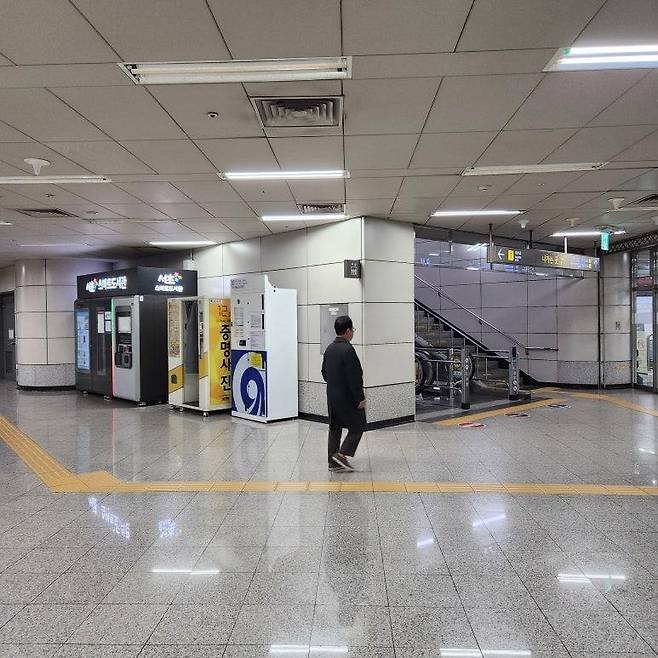 "왜 이런 곳에 전철을~" 썰렁한 구반포역 [사진 온라인 캡처]