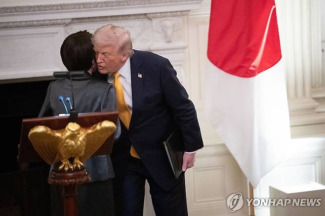 다카이치(왼쪽)와 트럼프 [AP 연합뉴스 자료사진. 재판매 및 DB 금지]