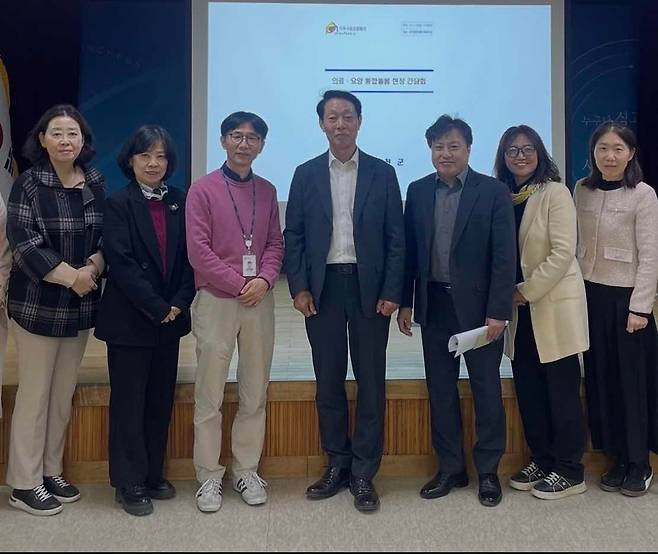 지역사회 통합돌봄 체계를 벤치마킹하기 위해 충북 진천군을 방문한 강화군 복지관련 공무원들