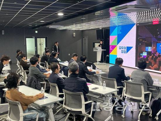 ▲ 울산지방중소벤처기업청은 25일 울산창조경제혁신센터 6층 유스타홀에서 '모두의 창업 프로젝트' 울산 발대식을 개최했다. 울산중기청 제공