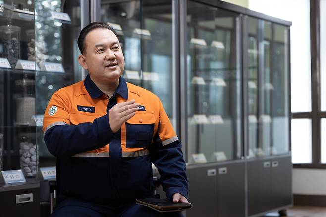 23일 오전 포항시 남구 포스코 기술연구원에서 만난 이진우 연구원이 인터뷰에 응하고 있다. <김기태 기자>