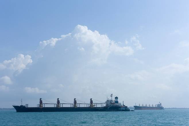 호르무즈 해협을 둘러싼 긴장은 우리나라 에너지 수입의 취약성을 다시 드러냈다. 사진은 독자 이해를 돕기 위한 이미지로 기사 속 장소 등과 관계없음. (사진 클립아트코리아)/뉴스펭귄