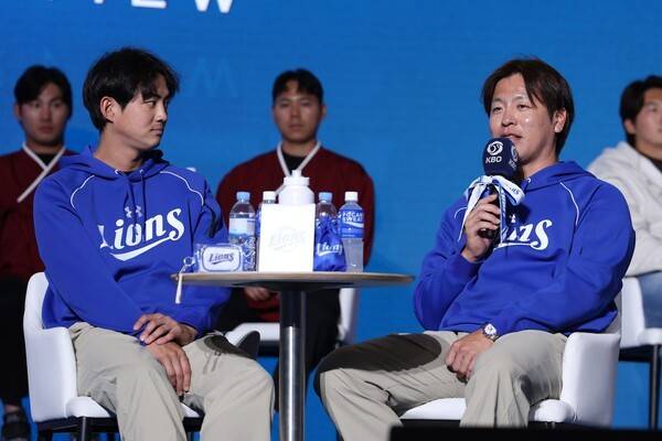 구자욱과 강민호가 26일 서울 송파구 롯데호텔 월드 크리스탈볼룸에서 열린 2026 KBO리그 미디어데이에 참석했다. /사진=삼성 라이온즈