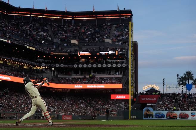 San Francisco Giants' Jung Hoo Lee flies out against the New York Yankees during the seventh inning of a baseball game in San Francisco, Wednesday, March 25, 2026. (AP Photo/Jeff Chiu)







<저작권자(c) 연합뉴스, 무단 전재-재배포, AI 학습 및 활용 금지>