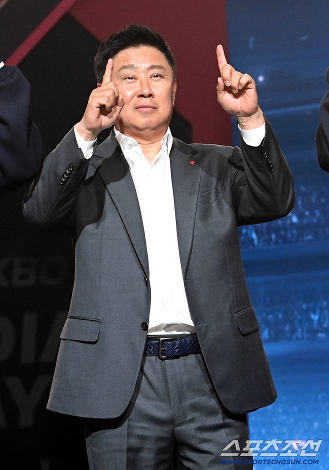 26일 롯데호텔 월드에서 열린 2026 KBO 리그 미디어데이&팬페스트 롯데 김태형 감독이 포즈를 취하고 있다. 잠실=허상욱 기자wook@sportschosun.com/2026.03.26/