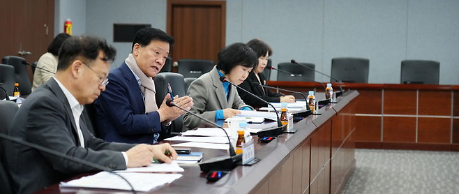 ‘함께 성장하는 대학도시 성북 종합계획’ 보고회에 참석한 이승로 성북구청장이 계획의 방향을 설명하고 있다. 성북구 제공