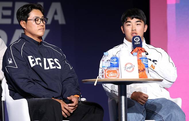 26일 오후 서울 잠실 롯데호텔 월드에서 열린 2026 신한 SOL KBO 리그 미디어데이&팬페스트’에서 한화 이글스 문현빈 선수가 각오를 밝하고 있다. 2026.3.26 . 뉴스1