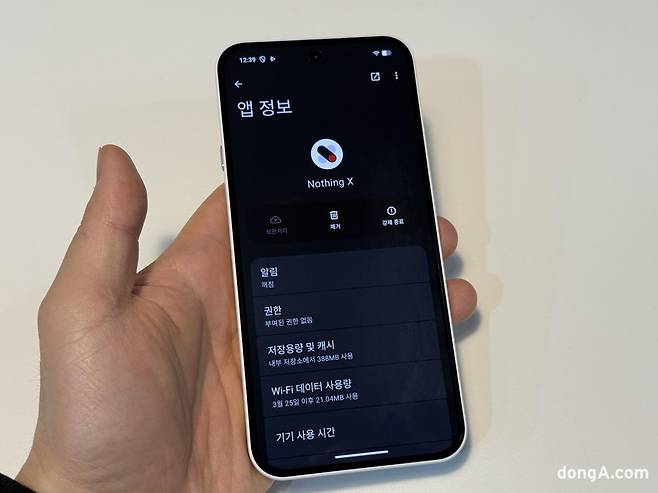 낫싱 폰 4a. 김상준 기자 ksj@donga.com