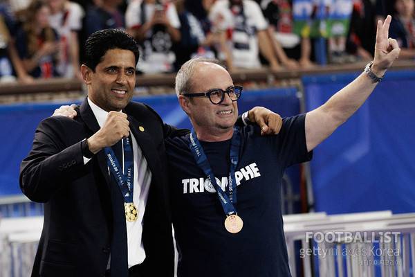 파리생제르맹(PSG)의 나세르 알켈라이피 회장(왼쪽)과 루이스 캄포스 어드바이저. 게티이미지코리아