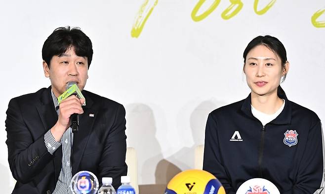 김종민 한국도로공사 감독이 20일 열린 2025∼2026 V리그 포스트시즌 미디어데이에서 포부를 밝히고 있다. 한국배구연맹 제공