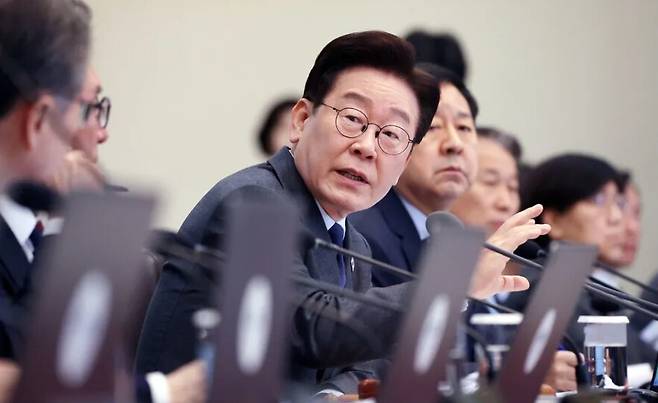 이재명 대통령이 지난 24일 오전 청와대에서 열린 11회 국무회의를 주재하고 있다. 청와대사진기자단