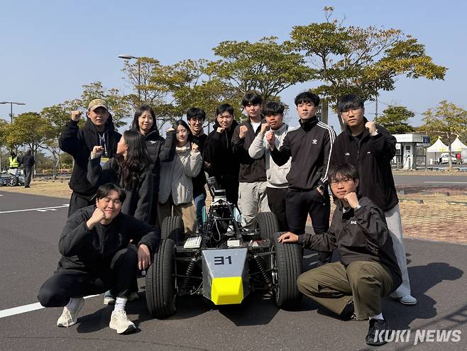제5회 국제대학생 EV 자율주행 경진대회 본선 경기에 참가하는 가천대학교 GADIS팀이 연습 주행을 마쳤다. 송민재 기자