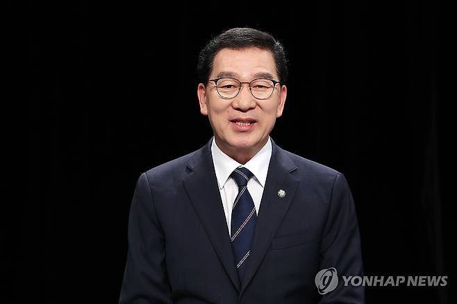 전남광주특별시장 민주당 경선 방송토론회에서 참석한 신정훈 경선후보가 발언하고 있다. 연합뉴스