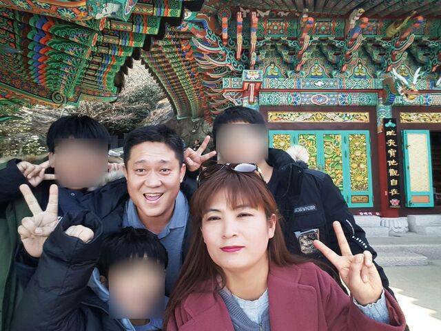 하씨가 의료사고 두 달 전 아내 강정애씨와 함께 촬영한 가족사진. 강씨 제공