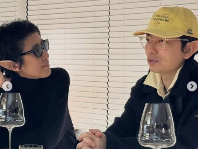 홍진경이 이동휘와 다정히 대화를 나누고 있다. / 홍진경 소셜미디어