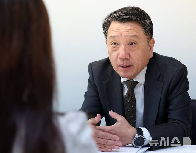 [서울=뉴시스] 이영환 기자 = 이광범 농협개혁위원회 위원장이 지난 24일 서울 중구의 한 컨퍼런스룸에서 뉴시스와 인터뷰를 하고 있다. 2026.03.25. 20hwan@newsis.com