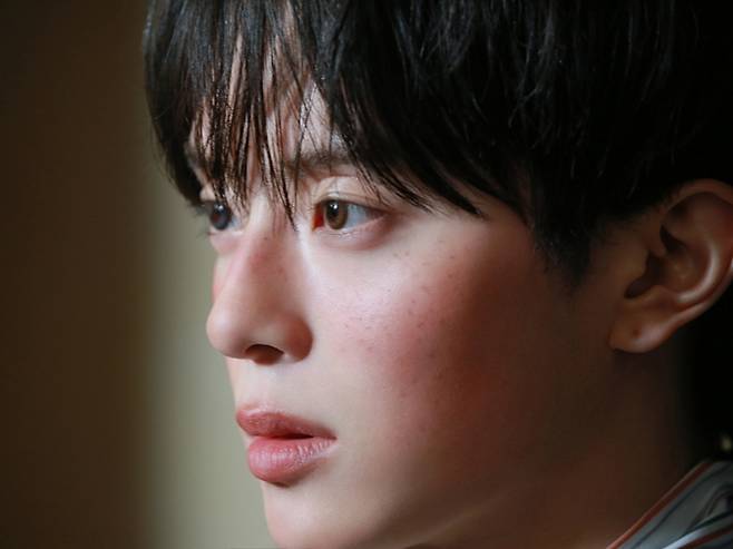 베리베리 멤버 중 처음으로 솔로 가수로 데뷔한 강민. 베리베리 공식 트위터