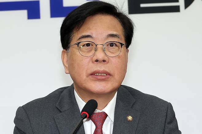 국민의힘 송언석 원내대표가 26일 국회에서 열린 최고위원회의에서 발언하고 있다. 연합뉴스