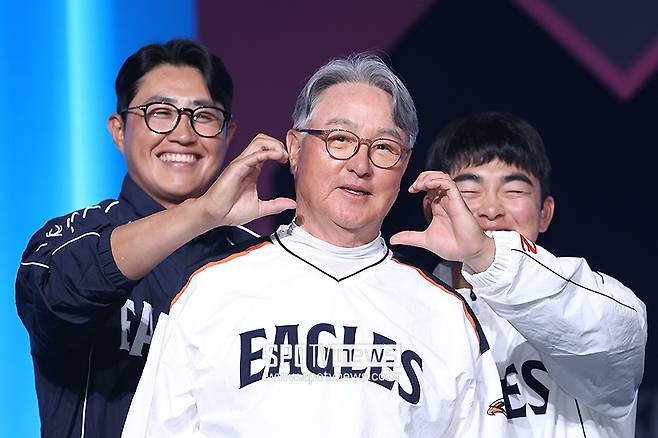 ▲ 채은성 문현빈 김경문 감독 ⓒ곽혜미 기자