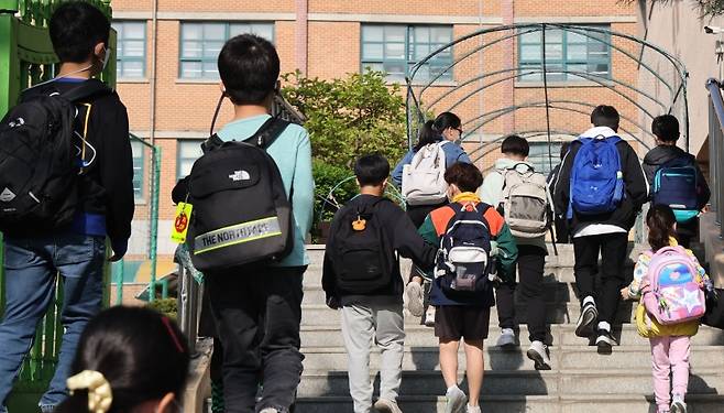 4월부터 아동수당 지급 연령과 지급액이 상향 조정된다.[사진｜연합뉴스]