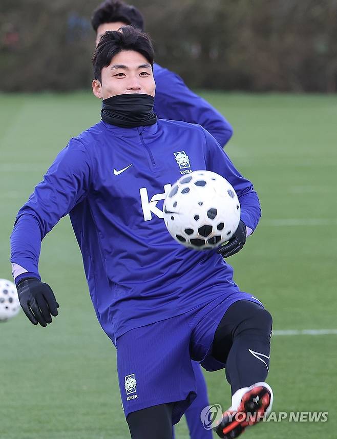 훈련하는 박진섭 (밀턴킨스[영국]=연합뉴스) 최재구 기자 = 코트디부아르전을 앞둔 한국 축구 국가대표팀의 박진섭이 25일(현지시간) 영국 런던 북서쪽 밀턴킨스 MK돈스 훈련장에서 훈련하고 있다. 2026.3.26 jjaeck9@yna.co.kr