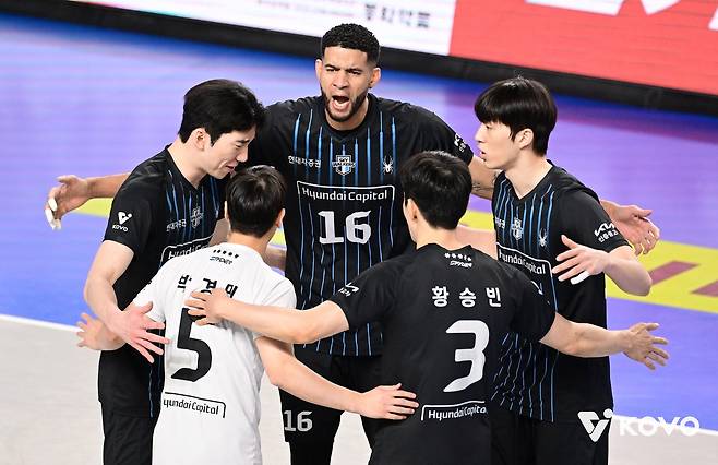 득점 후 기뻐하는 현대캐피탈 선수들 [한국배구연맹 제공. 재판매 및 DB 금지]