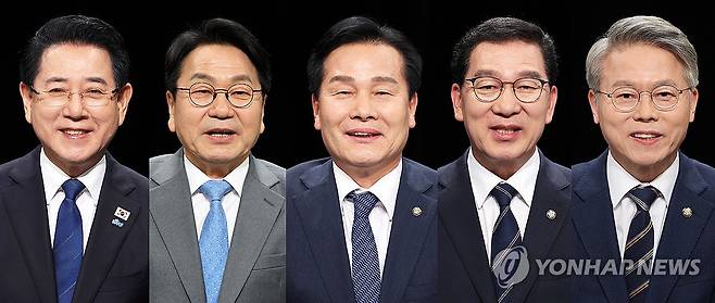 전남광주특별시장 경선 토론회 (광주=연합뉴스) 조남수 기자 = 25일 광주 서구 KBC광주방송 공개홀에서 더불어민주당 전남광주특별시장 경선 방송토론회가 열렸다. 왼쪽부터(기호순) 김영록, 강기정, 주철현, 신정훈, 민형배 경선후보가 발언하고 있다. 2026.3.25 iso64@yna.co.kr