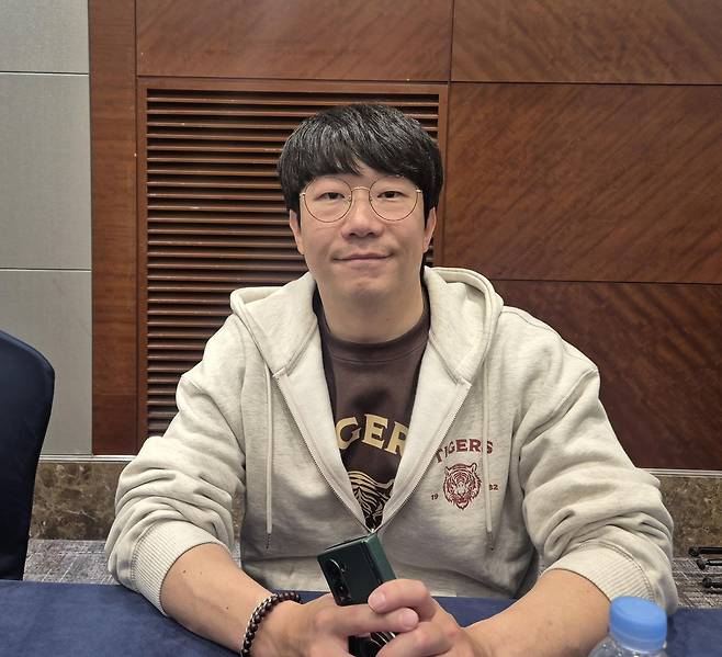 KIA 타이거즈 양현종 (서울=연합뉴스) 김경윤 기자 = KIA 타이거즈 양현종이 26일 서울 송파구 롯데호텔 월드에서 열린 2026 신한 SOL KBO리그 개막 미디어데이 & 팬 페스트를 마친 뒤 취재진과 인터뷰하고 있다. 2026.3.26. cycle@yna.co.kr