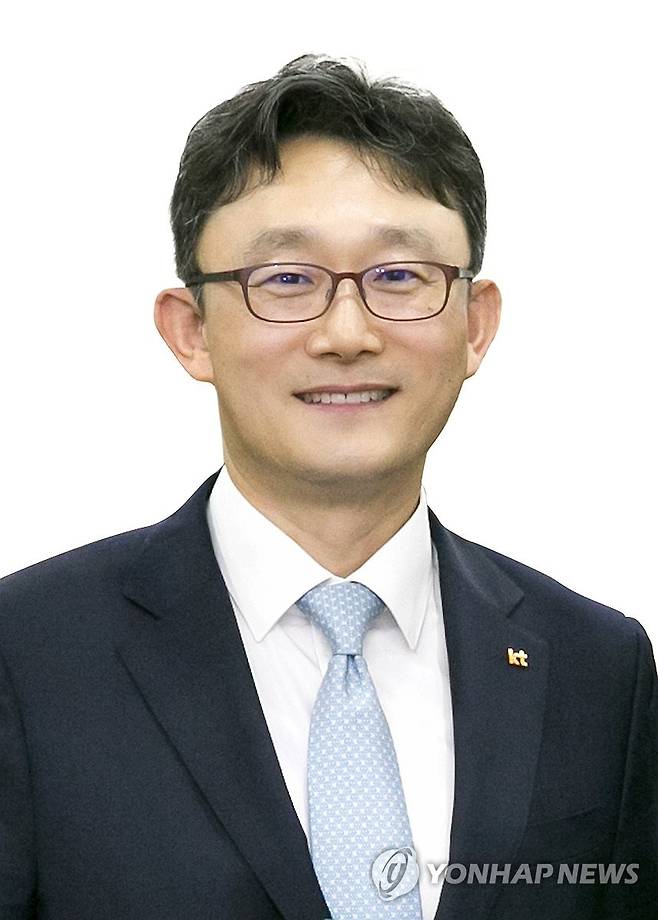 KT 이사회, 차기 대표이사 후보로 박윤영 후보 확정 (서울=연합뉴스) KT는 16일 차기 대표이사 후보로 박윤영 전 KT 기업부문장(사장)이 확정됐다고 밝혔다. 사진은 박윤영 후보. 2025.12.16 [KT 제공. 재판매 및 DB 금지] photo@yna.co.kr