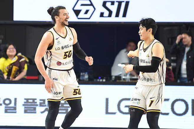 LG의 마레이와 유기상 [KBL 제공. 재판매 및 DB 금지]