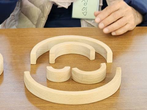 노인교구 중 ‘세상이야기’로 얼굴을 만들고 있다.