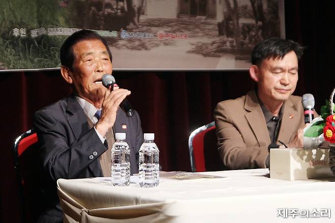 고창선(왼쪽), 대담자 장윤식 ⓒ제주의소리