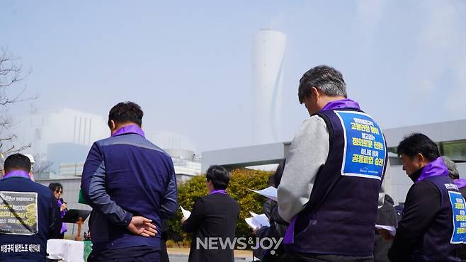 3월 26일 태안화력발전소 앞 비정규직·하청 노동자들과 함께하는 예배가 열렸다. 뉴스앤조이 엄태빈