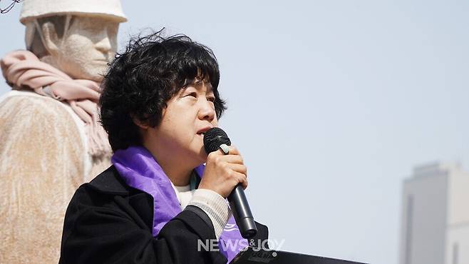 설교를 맡은 손은정 목사는 다시는 이런 비극적인 죽음이 일어나서는 안 된다며 눈물을 흘렸다. 뉴스앤조이 엄태빈