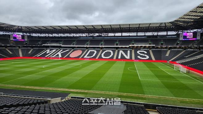 한국과 코트디부아르전이 열리는 영국 밀턴 케인즈의 스타디움 MK. 사진 | 밀턴 케인즈=김용일 기자