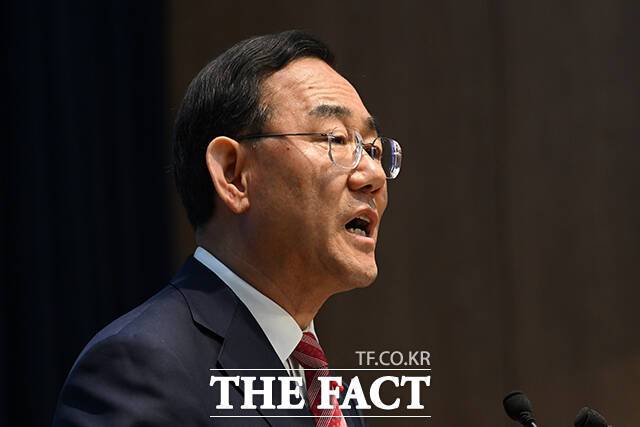 주호영 국민의힘 의원이 당 공천관리위원회(공관위)의 공천 배제(컷오프) 결정 효력을 정지해달라며 낸 가처분 신청 심문에서 "절차적·실체적 하자가 모두 있는 위법한 결정"이라고 반발했다. /국회=서예원 기자