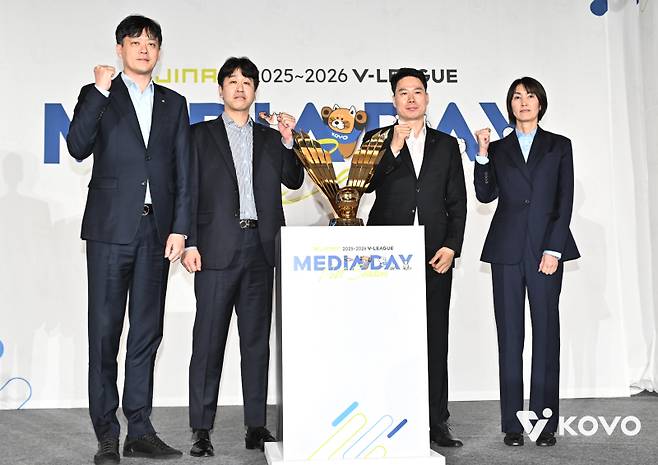 왼쪽부터 2025~26 포스트시즌 미디어데이에 참석한 이영택 GS칼텍스 감독, 김종민 감독, 강성형 현대건설 감독, 요시하라 토모코 흥국생명 감독. 사진=KOVO