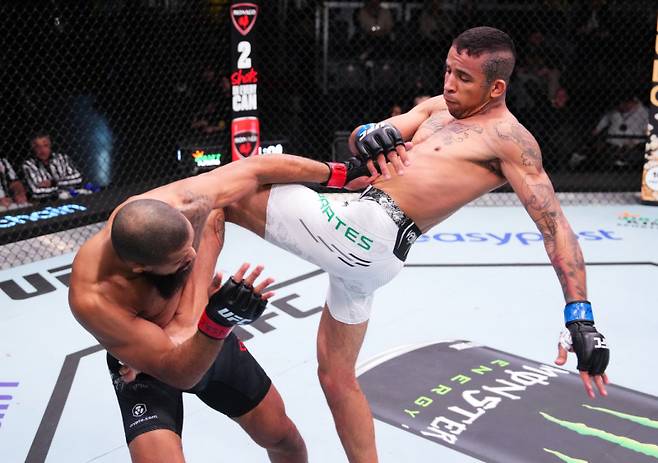 카를로스 프라치스(오른쪽). 사진=UFC