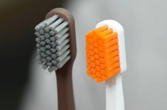 좋은 칫솔로 언급된 제품들. [사진=유튜브 @지식인사이드]