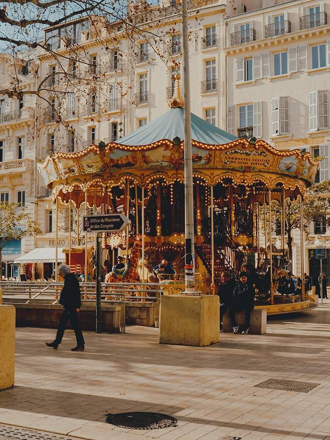 비유포트 앞 회전목마. ⓒ서숨