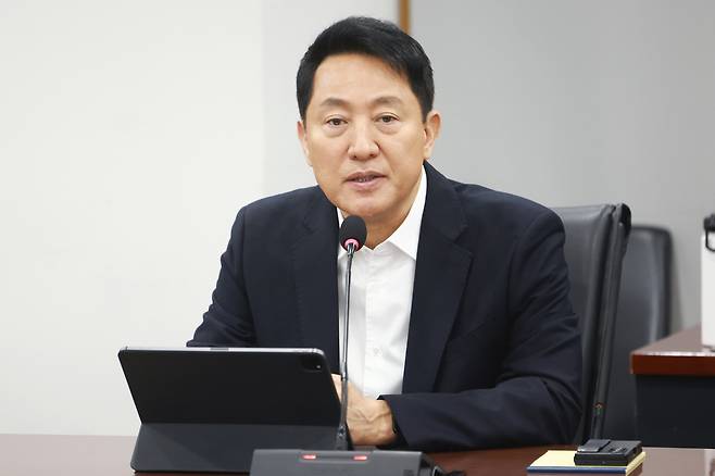 오세훈 서울시장이 지난 23일 오전 서울시청 기획상황실에서 열린 중동 상황 대응 서울시 비상경제대책 회의에서 인사말을 하고 있다. 연합뉴스