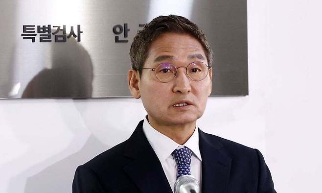 쿠팡·관봉권 의혹 상설특별검사팀을 이끈 안권섭 특검이 5일 수사 결과 브리핑에서 발언을 하고 있다. 연합뉴스