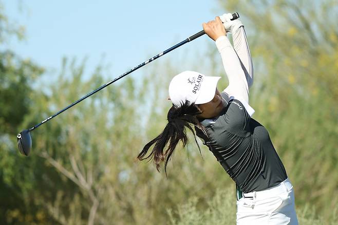 티샷을 날리고 있는 윤이나. 사진 제공=AFP연합뉴스